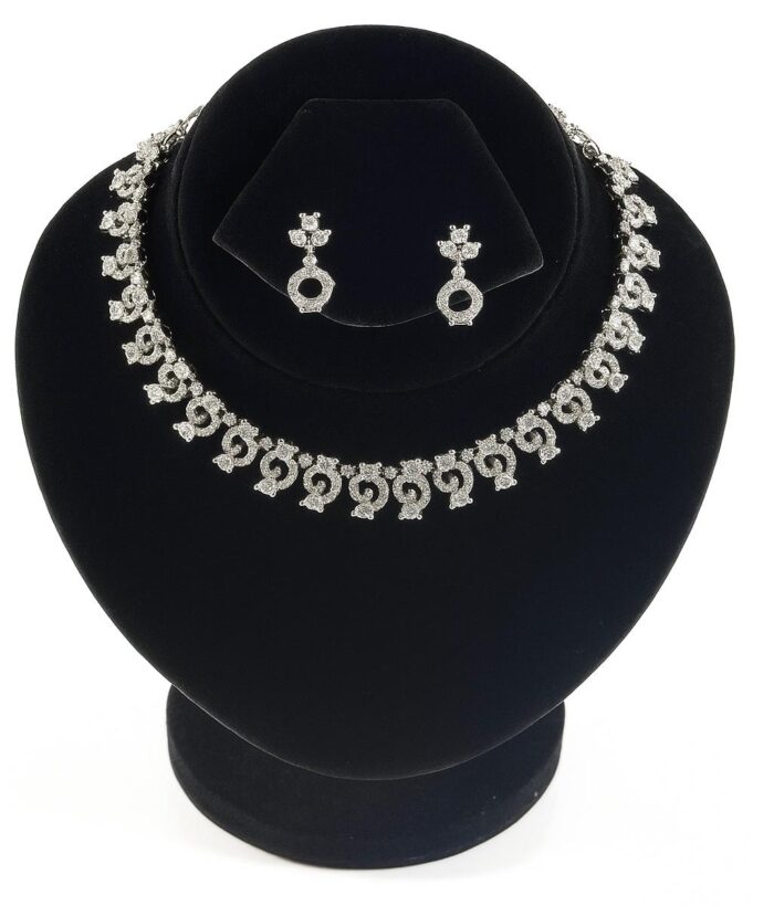 Noir Enchante Royal Zirconia Set with earrings - Image 3